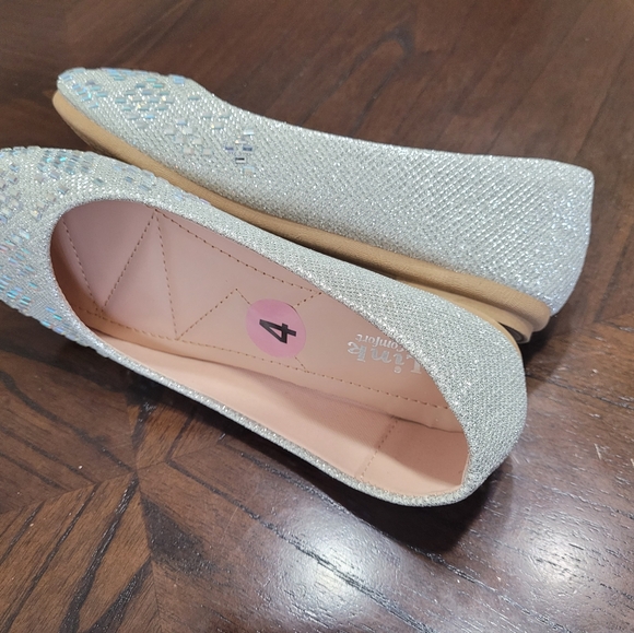Link Comfort Flat Sparkly Studded Ballet Shoes for Girls. Size 4 and 3 - Picture 5 of 8